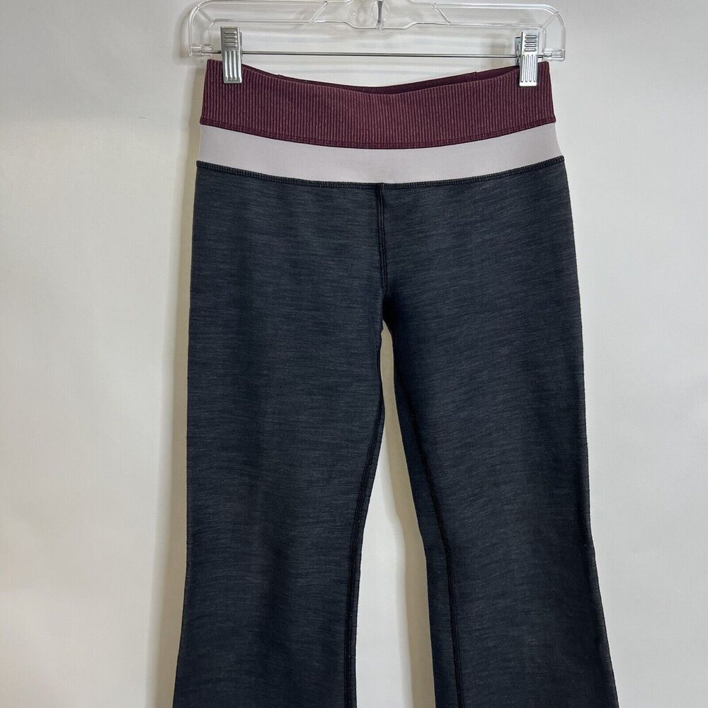 Lululemon Womens Activewear Leggings Size 4 Boot Cut Leg Yoga Workout Athleisure - Picture 3 of 10